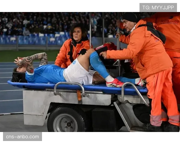 迪洛伦佐左膝扭伤:那不勒斯队长伤情轻于预期