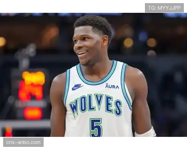 爱德华兹接受ESPN采访,谈及球队防守沟通对提升效率的重要性 爱德华兹接受ESPN采访,谈及球队防守沟通对提升效率的重要性