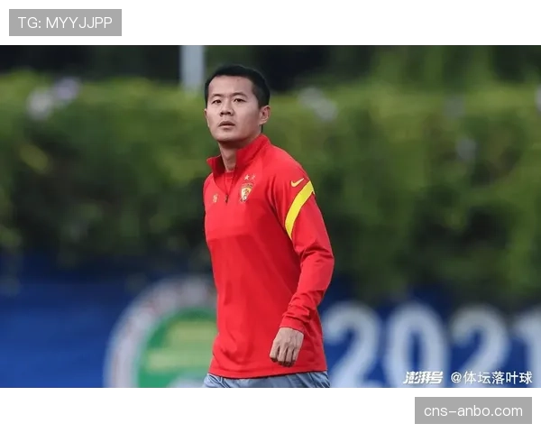 特写:时隔三年重回越秀山,广州队老将黄博文首发登场 特写:时隔三年重回越秀山,广州队老将黄博文首发登场